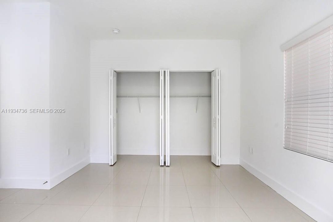 出租: $4,500 (4 贝兹, 3 浴室, 2700 平方英尺)