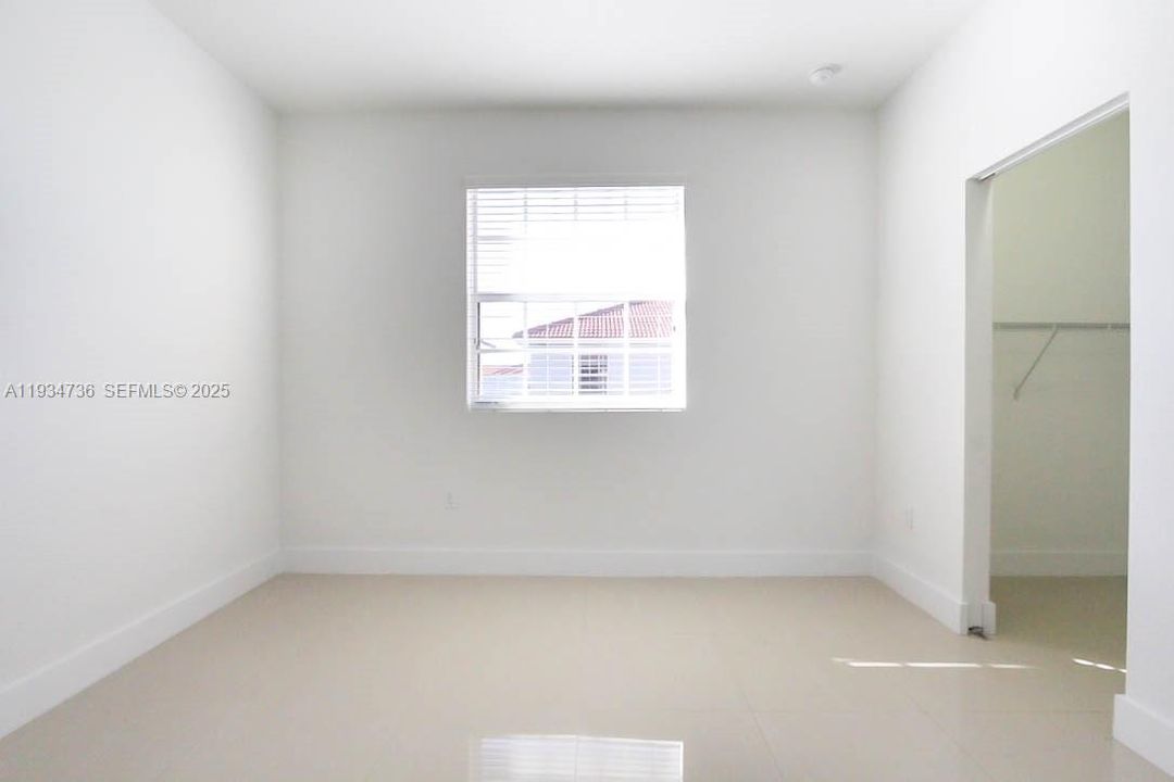 出租: $4,500 (4 贝兹, 3 浴室, 2700 平方英尺)