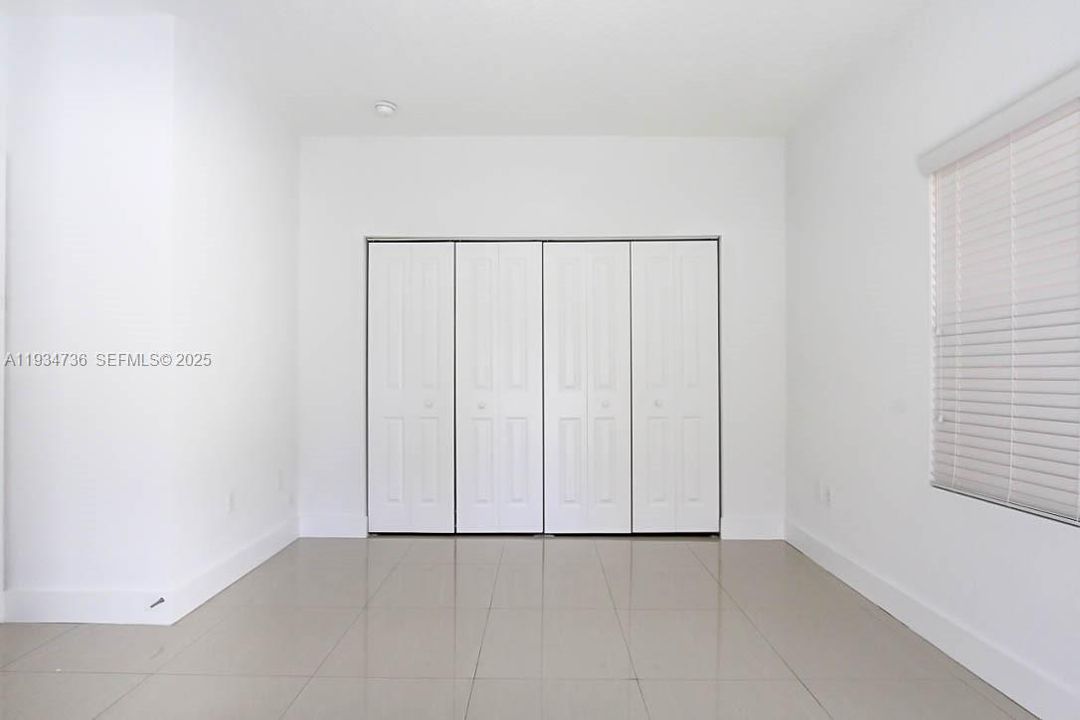 出租: $4,500 (4 贝兹, 3 浴室, 2700 平方英尺)