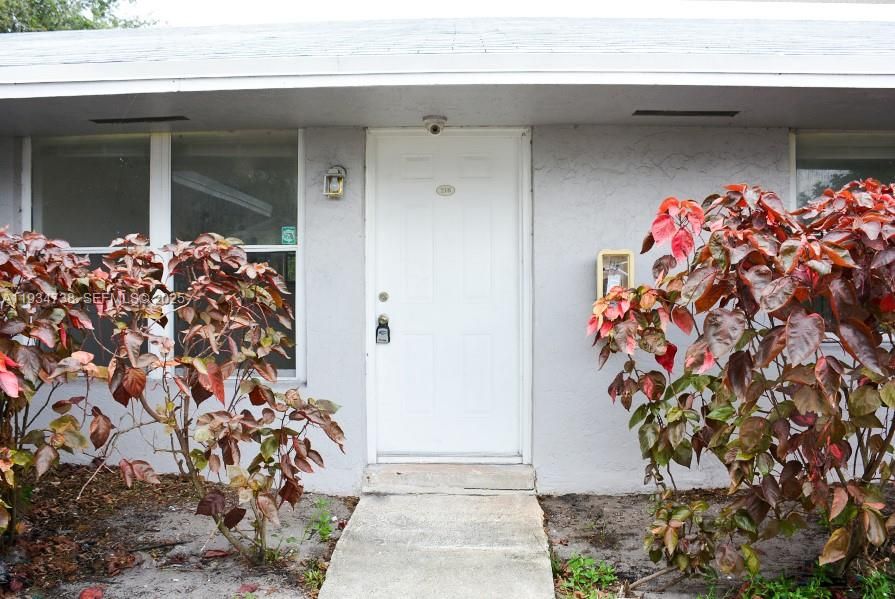 For Rent: $1,950 (2 beds, 2 baths, 855 Square Feet)