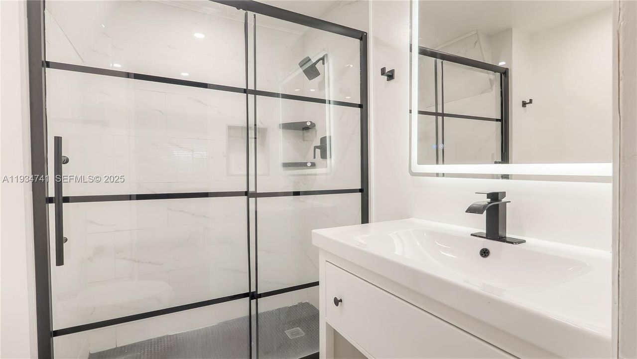 На продажу: $450,000 (2 спален, 2 ванн, 1076 Квадратных фут)