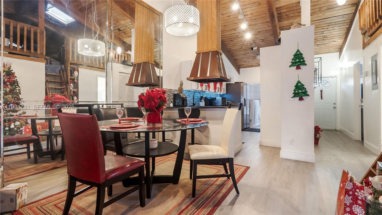 На продажу: $450,000 (2 спален, 2 ванн, 1076 Квадратных фут)