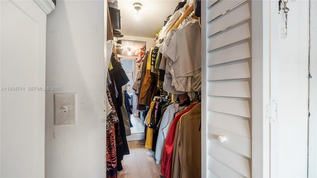 На продажу: $450,000 (2 спален, 2 ванн, 1076 Квадратных фут)