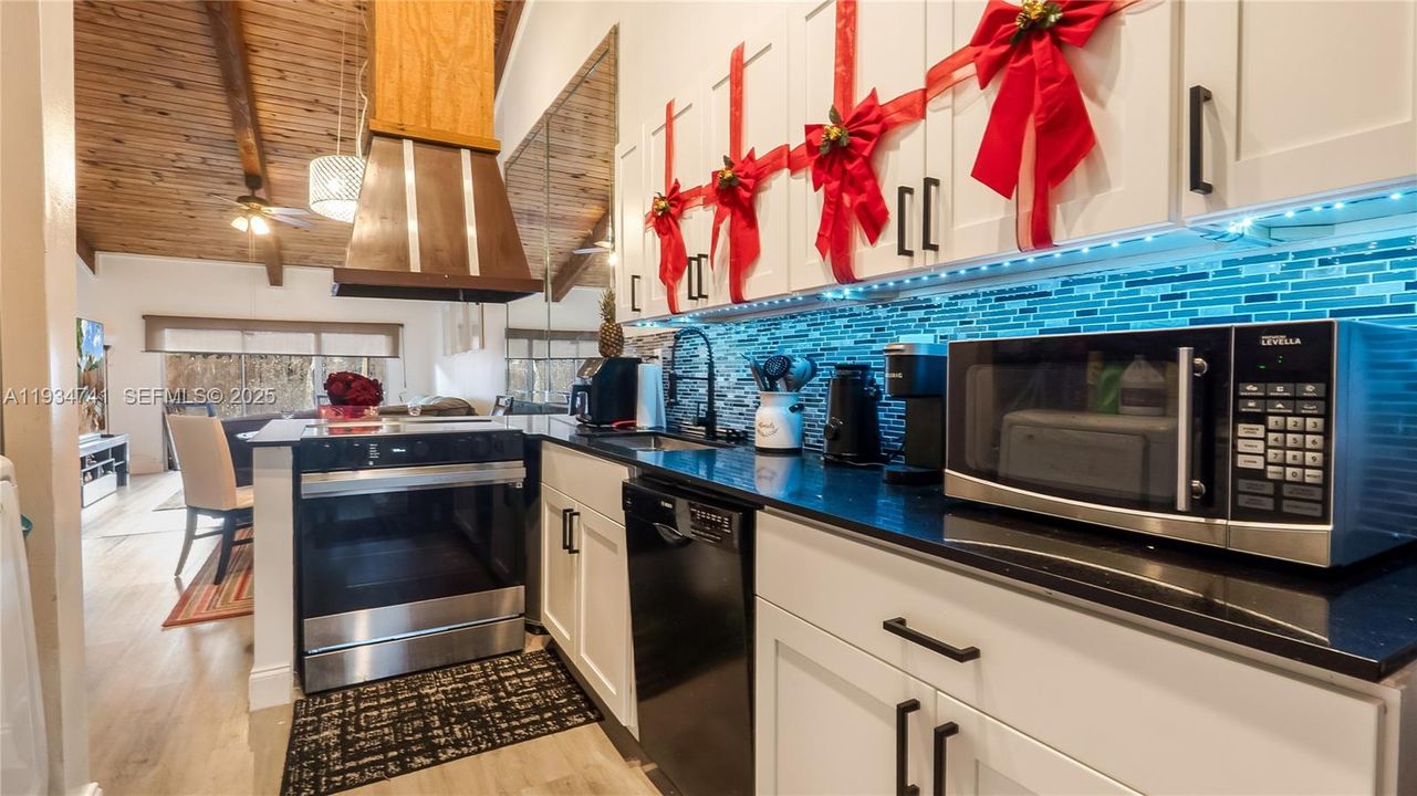 На продажу: $450,000 (2 спален, 2 ванн, 1076 Квадратных фут)