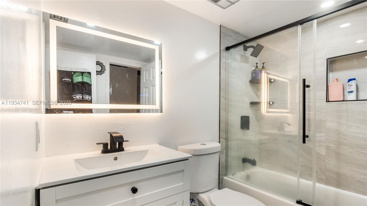 На продажу: $450,000 (2 спален, 2 ванн, 1076 Квадратных фут)