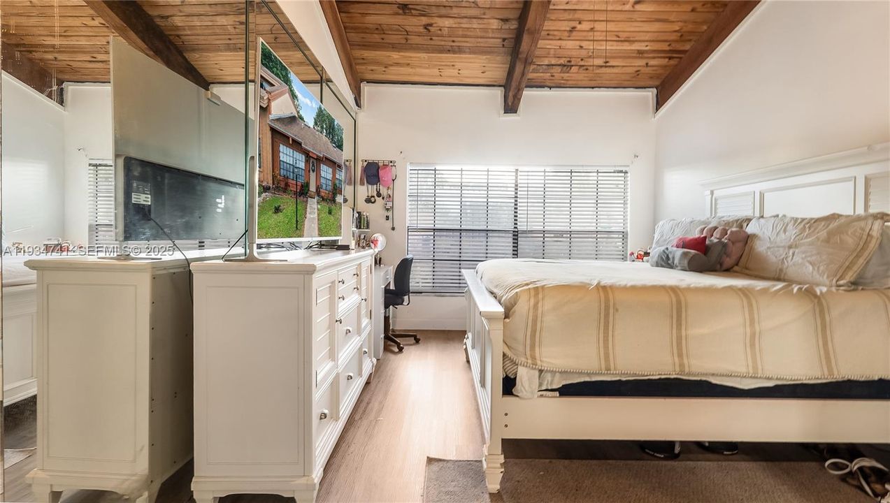 На продажу: $450,000 (2 спален, 2 ванн, 1076 Квадратных фут)