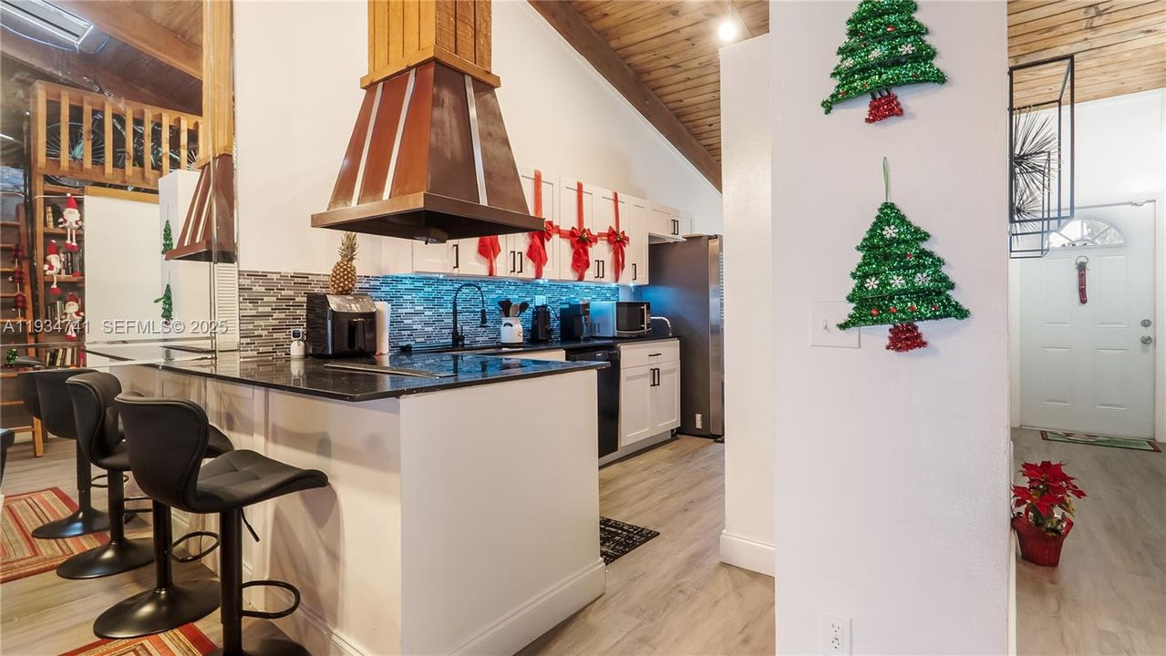 На продажу: $450,000 (2 спален, 2 ванн, 1076 Квадратных фут)