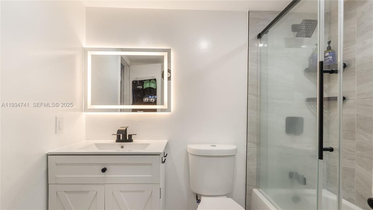 На продажу: $450,000 (2 спален, 2 ванн, 1076 Квадратных фут)