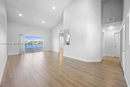 待售: $248,000 (2 贝兹, 2 浴室, 1096 平方英尺)