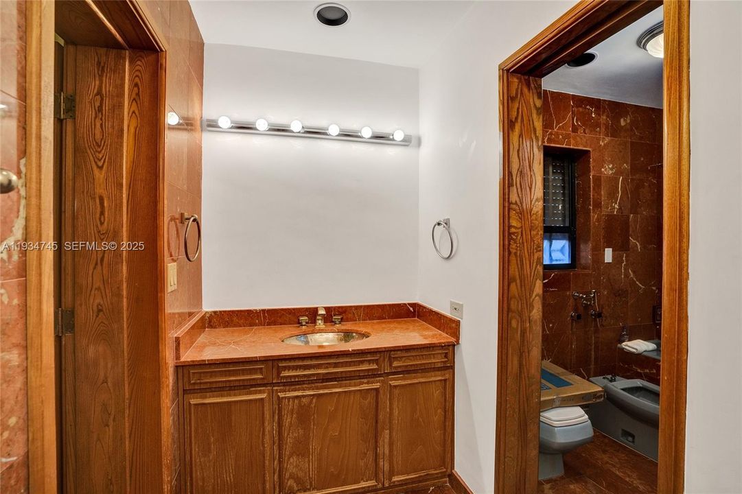 待售: $1,750,000 (7 贝兹, 7 浴室, 7919 平方英尺)