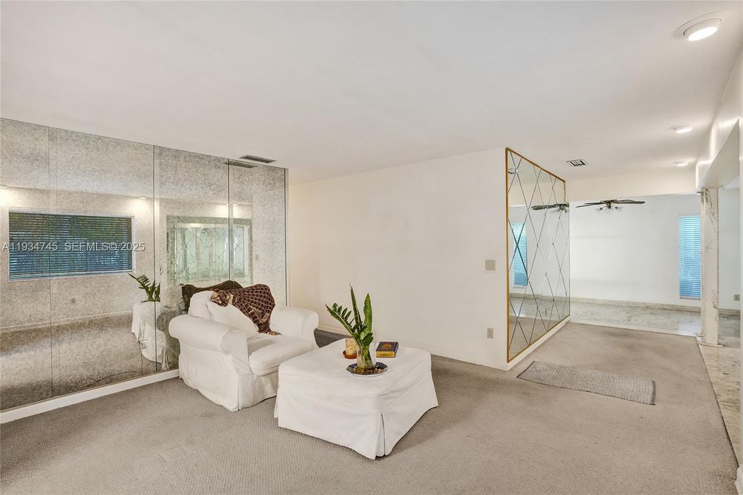 待售: $1,750,000 (7 贝兹, 7 浴室, 7919 平方英尺)