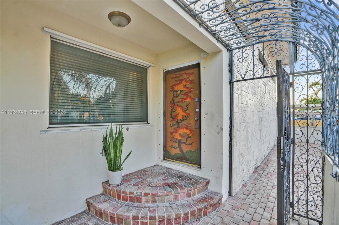 待售: $1,750,000 (7 贝兹, 7 浴室, 7919 平方英尺)