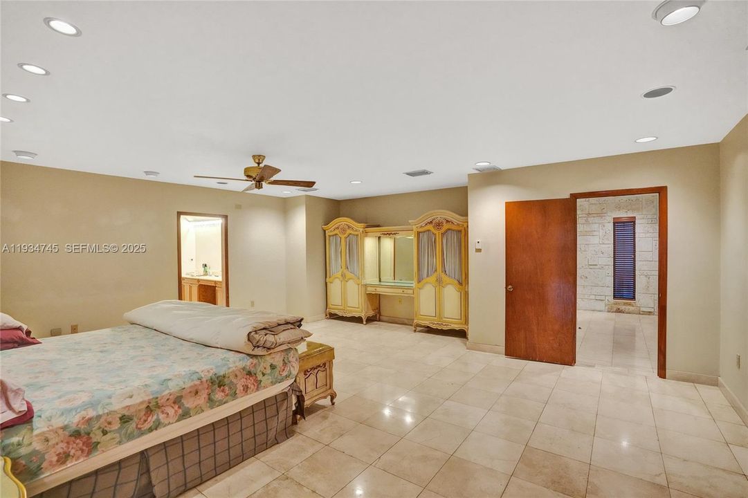 待售: $1,750,000 (7 贝兹, 7 浴室, 7919 平方英尺)