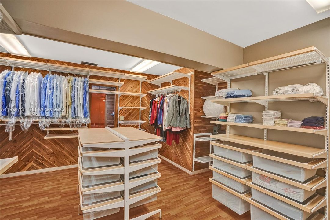 待售: $1,750,000 (7 贝兹, 7 浴室, 7919 平方英尺)