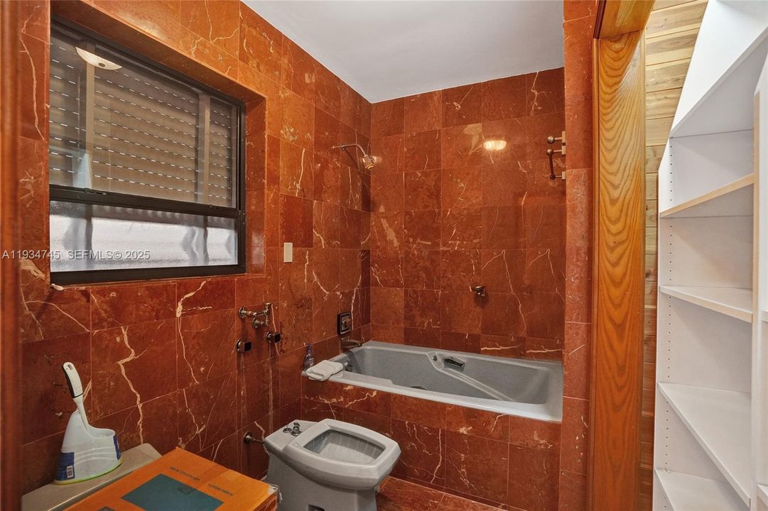 待售: $1,750,000 (7 贝兹, 7 浴室, 7919 平方英尺)