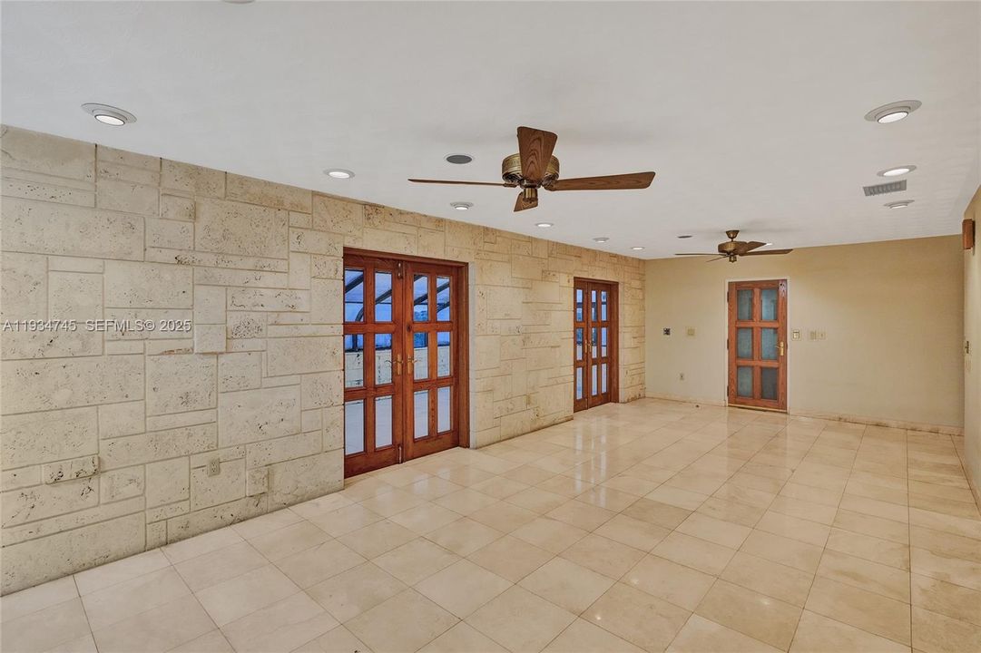 待售: $1,750,000 (7 贝兹, 7 浴室, 7919 平方英尺)