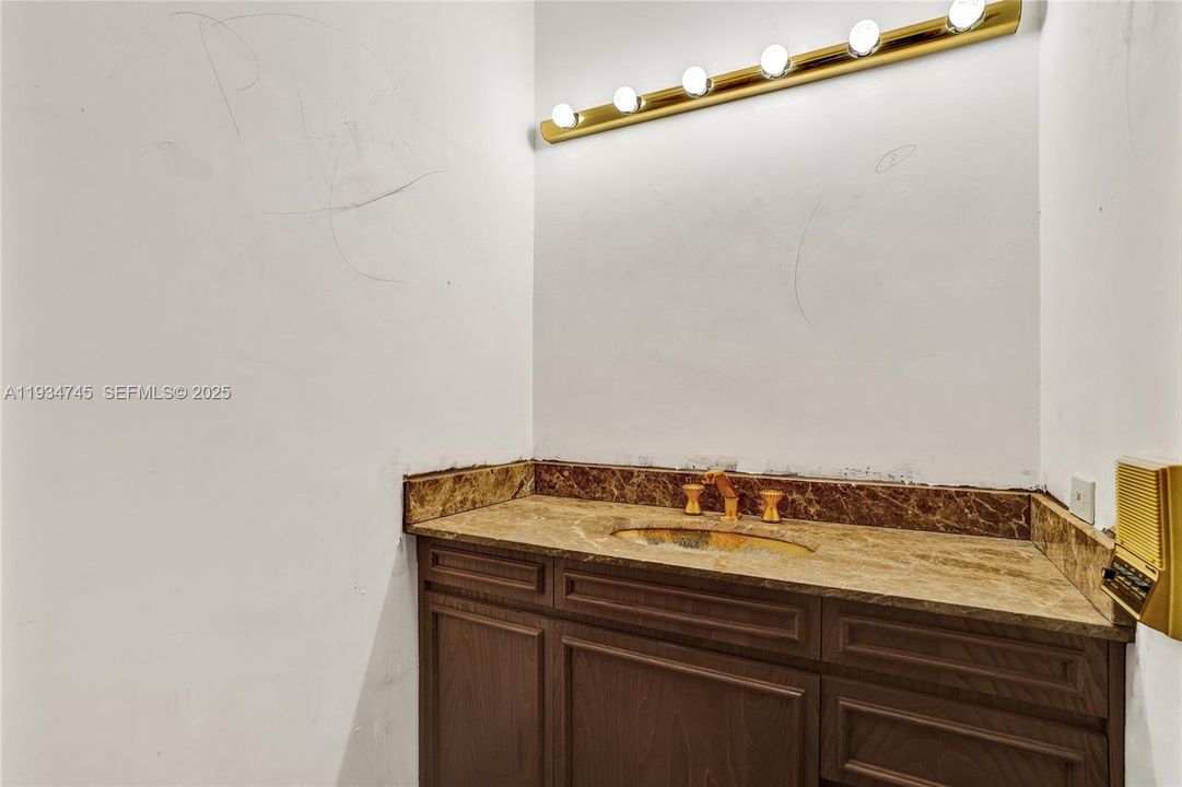 待售: $1,750,000 (7 贝兹, 7 浴室, 7919 平方英尺)