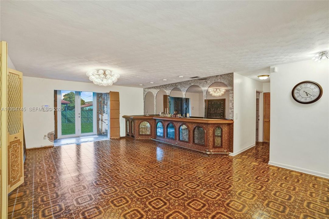 待售: $1,750,000 (7 贝兹, 7 浴室, 7919 平方英尺)