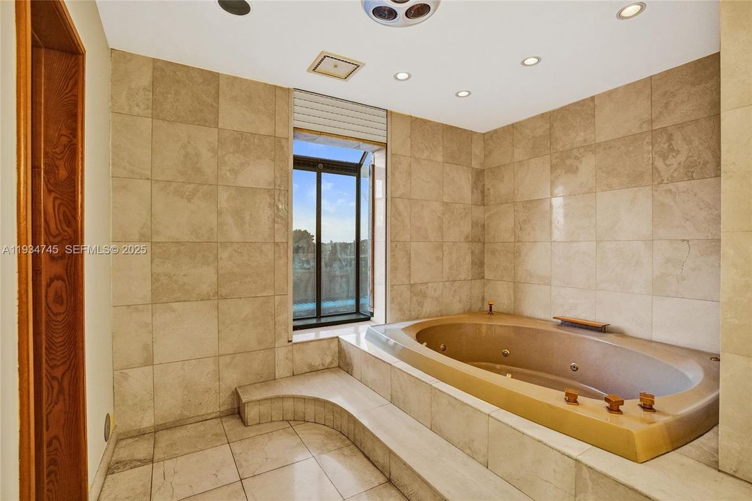 待售: $1,750,000 (7 贝兹, 7 浴室, 7919 平方英尺)