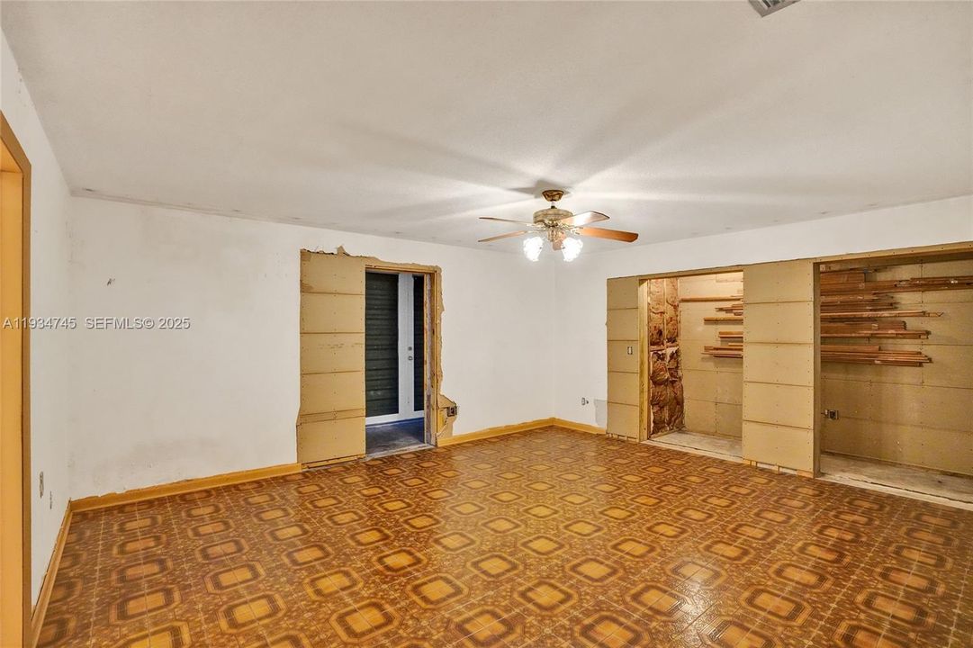 待售: $1,750,000 (7 贝兹, 7 浴室, 7919 平方英尺)