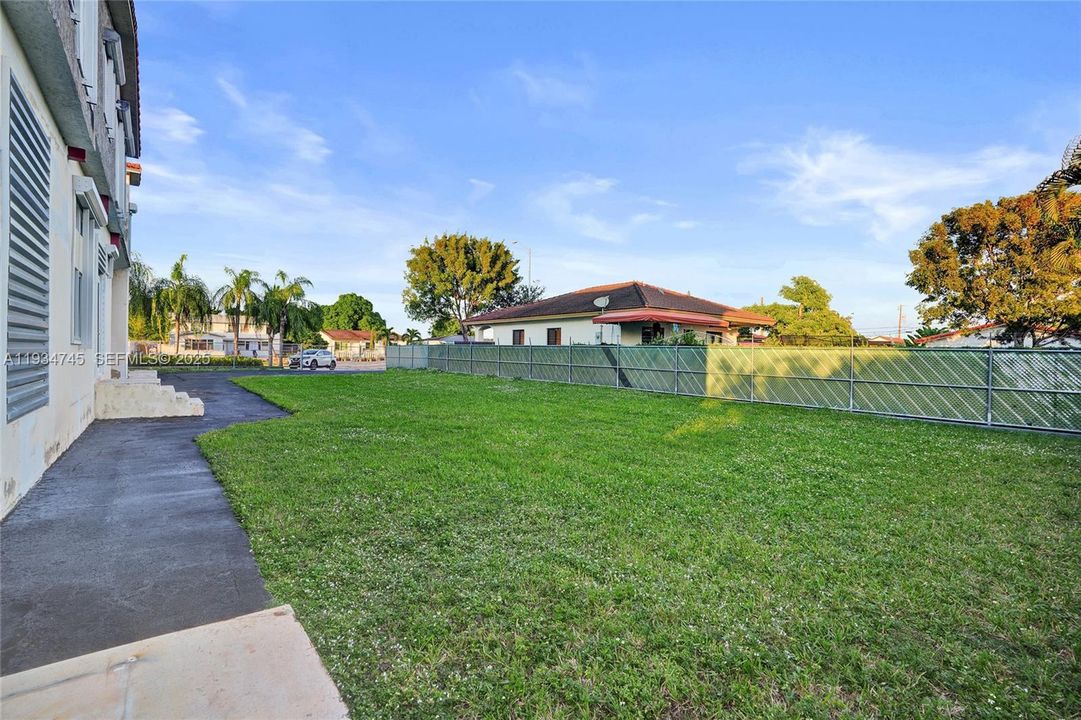 待售: $1,750,000 (7 贝兹, 7 浴室, 7919 平方英尺)