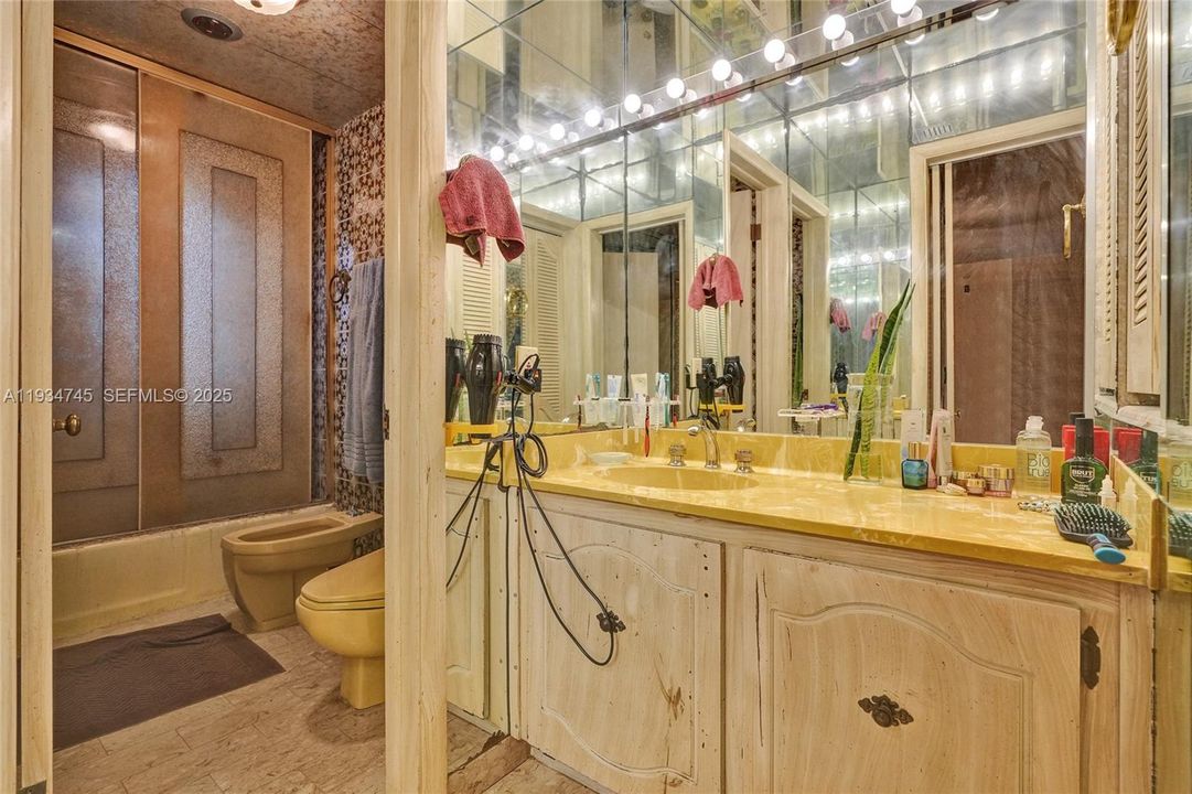 待售: $1,750,000 (7 贝兹, 7 浴室, 7919 平方英尺)