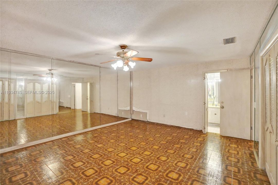 待售: $1,750,000 (7 贝兹, 7 浴室, 7919 平方英尺)