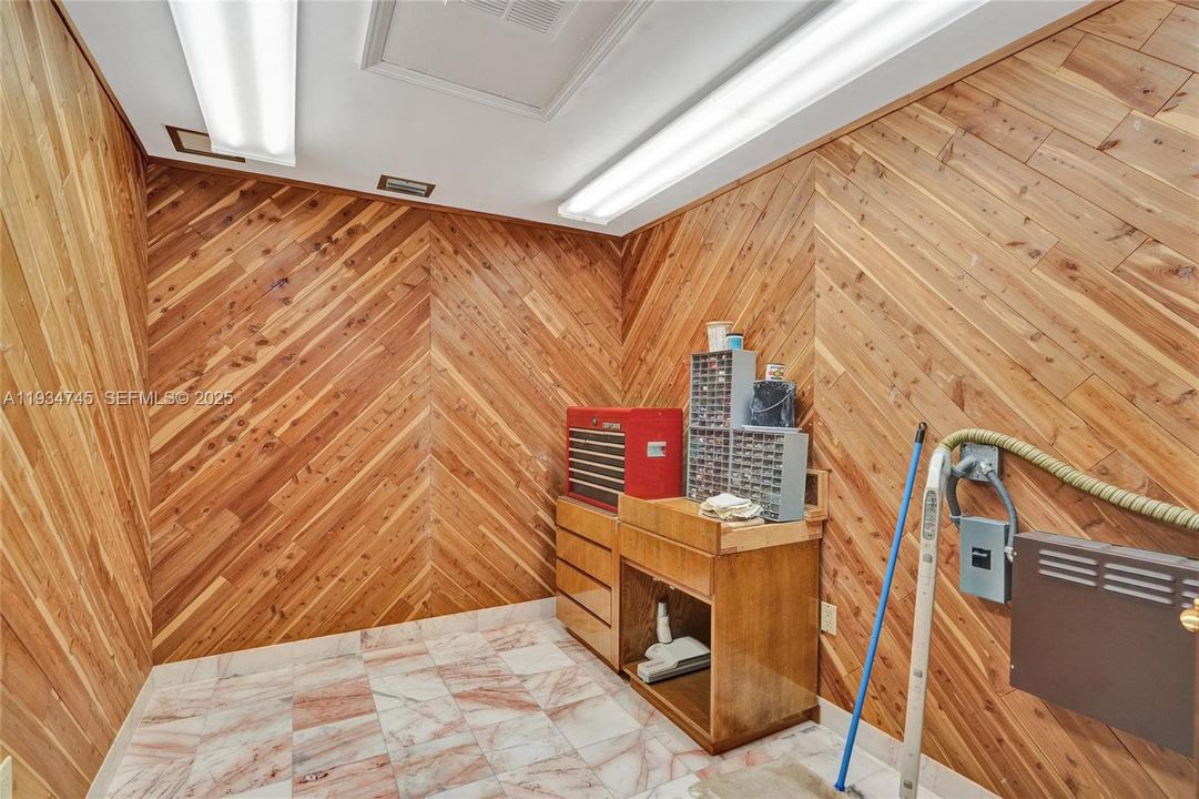 待售: $1,750,000 (7 贝兹, 7 浴室, 7919 平方英尺)