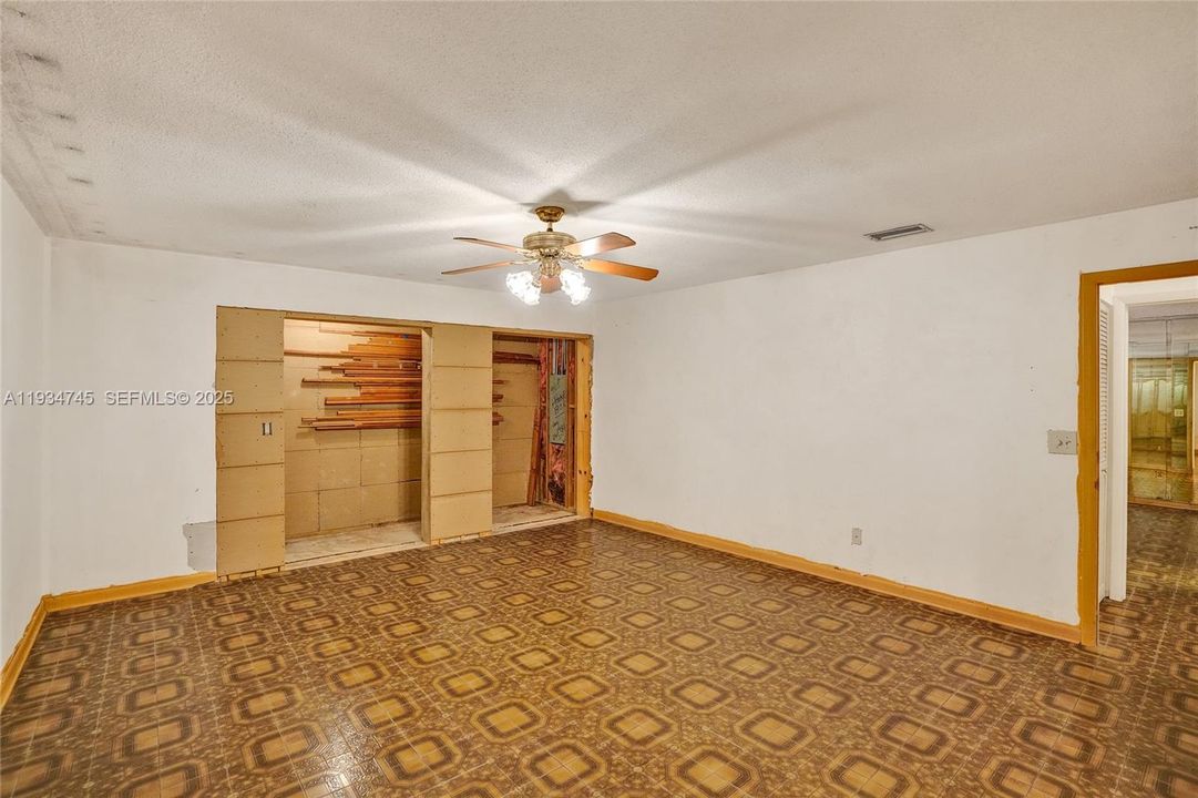 待售: $1,750,000 (7 贝兹, 7 浴室, 7919 平方英尺)