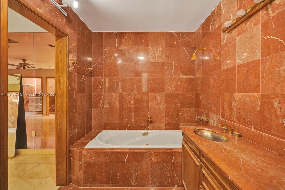 待售: $1,750,000 (7 贝兹, 7 浴室, 7919 平方英尺)