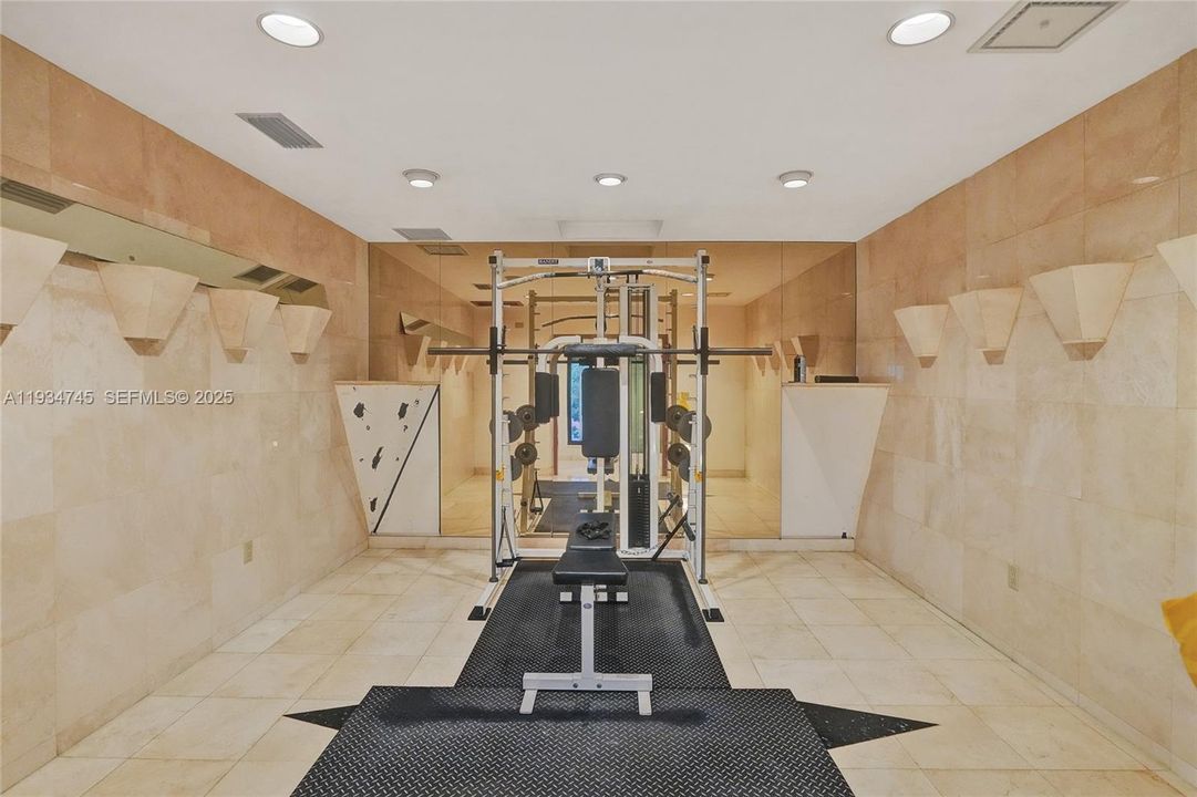 待售: $1,750,000 (7 贝兹, 7 浴室, 7919 平方英尺)