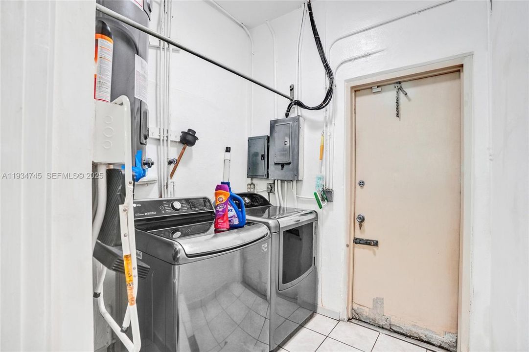 待售: $1,750,000 (7 贝兹, 7 浴室, 7919 平方英尺)