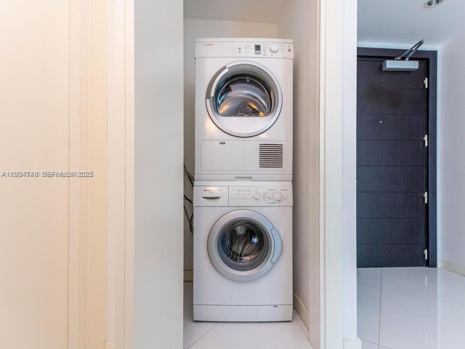 出租: $7,600 (2 贝兹, 2 浴室, 1539 平方英尺)