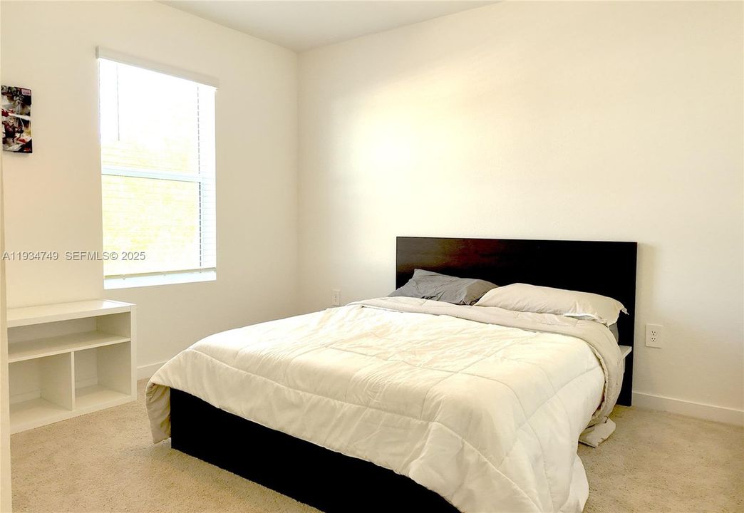 В аренду: $3,900 (4 спален, 2 ванн, 2400 Квадратных фут)