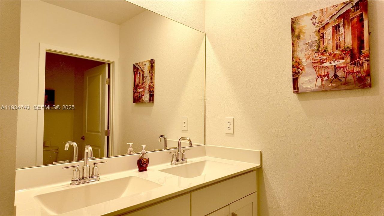 В аренду: $3,900 (4 спален, 2 ванн, 2400 Квадратных фут)