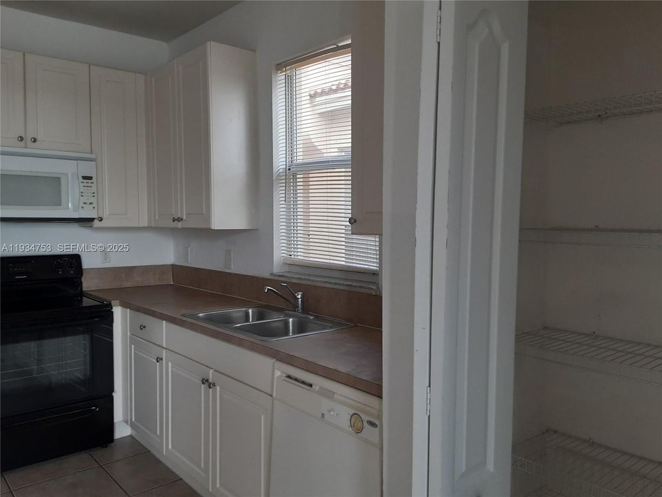 For Rent: $3,200 (5 beds, 3 baths, 2070 Square Feet)