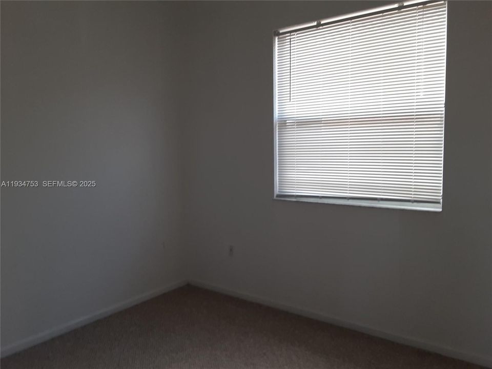 For Rent: $3,200 (5 beds, 3 baths, 2070 Square Feet)