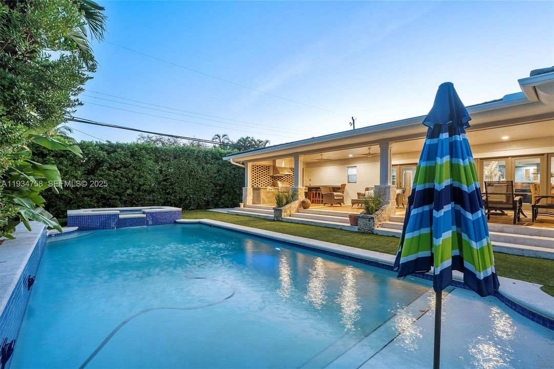 На продажу: $2,000,000 (5 спален, 4 ванн, 2770 Квадратных фут)