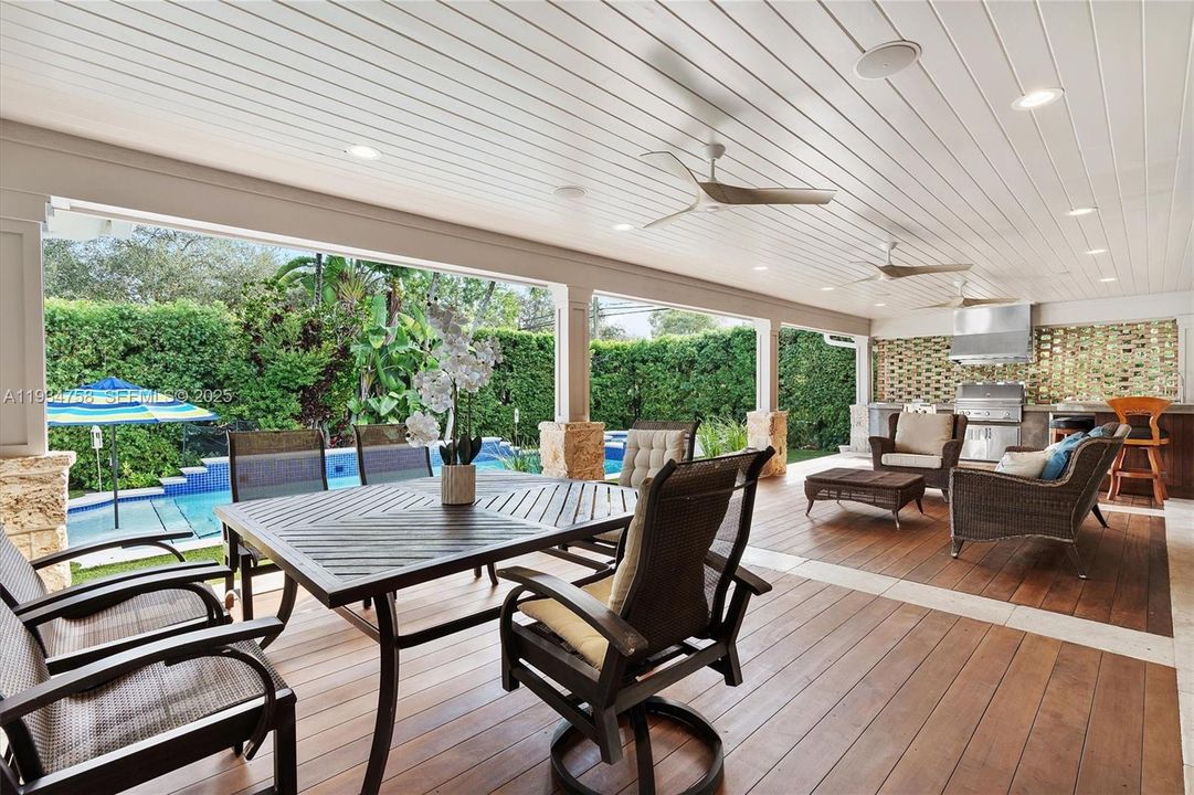 На продажу: $2,000,000 (5 спален, 4 ванн, 2770 Квадратных фут)