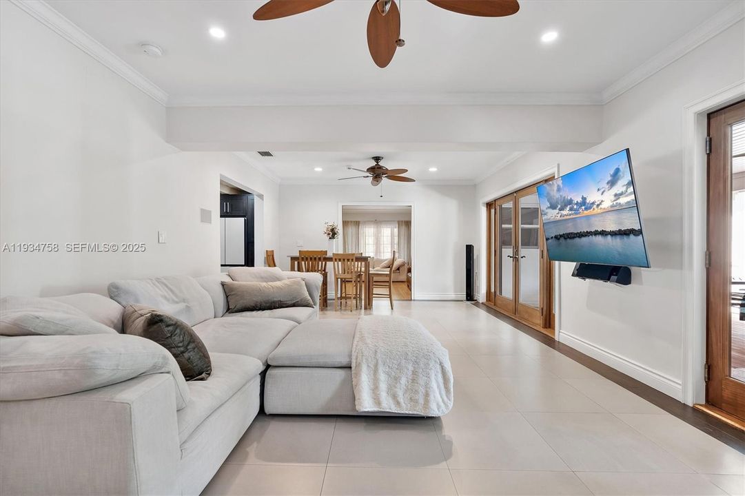 На продажу: $2,000,000 (5 спален, 4 ванн, 2770 Квадратных фут)