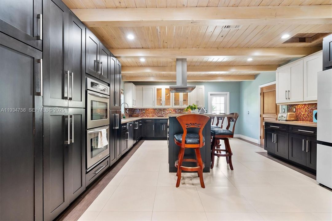 На продажу: $2,000,000 (5 спален, 4 ванн, 2770 Квадратных фут)