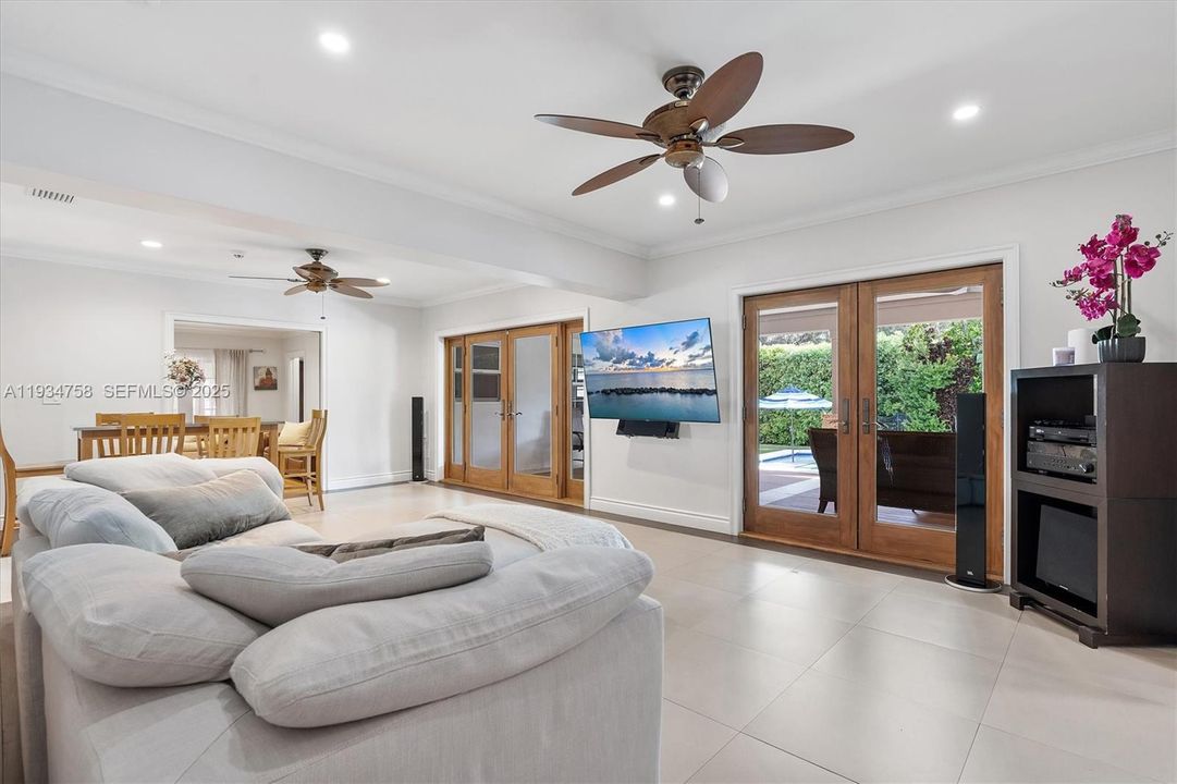 На продажу: $2,000,000 (5 спален, 4 ванн, 2770 Квадратных фут)