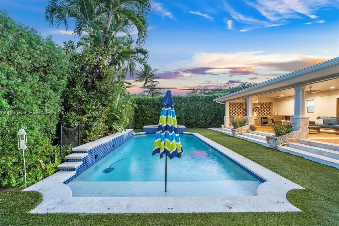 На продажу: $2,000,000 (5 спален, 4 ванн, 2770 Квадратных фут)