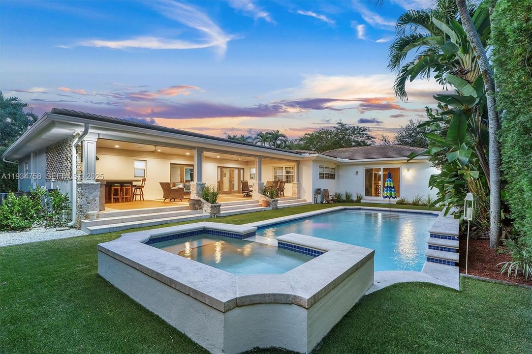 На продажу: $2,000,000 (5 спален, 4 ванн, 2770 Квадратных фут)