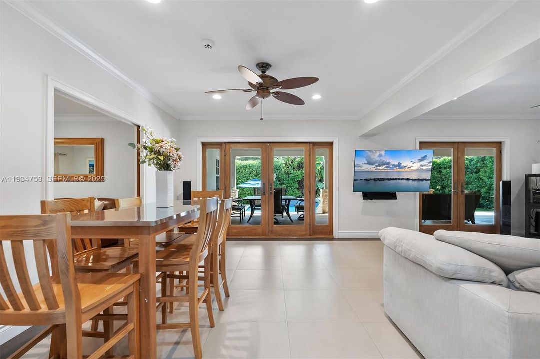 На продажу: $2,000,000 (5 спален, 4 ванн, 2770 Квадратных фут)