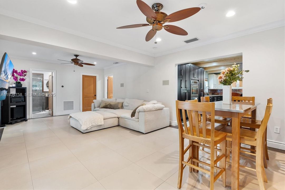 На продажу: $2,000,000 (5 спален, 4 ванн, 2770 Квадратных фут)