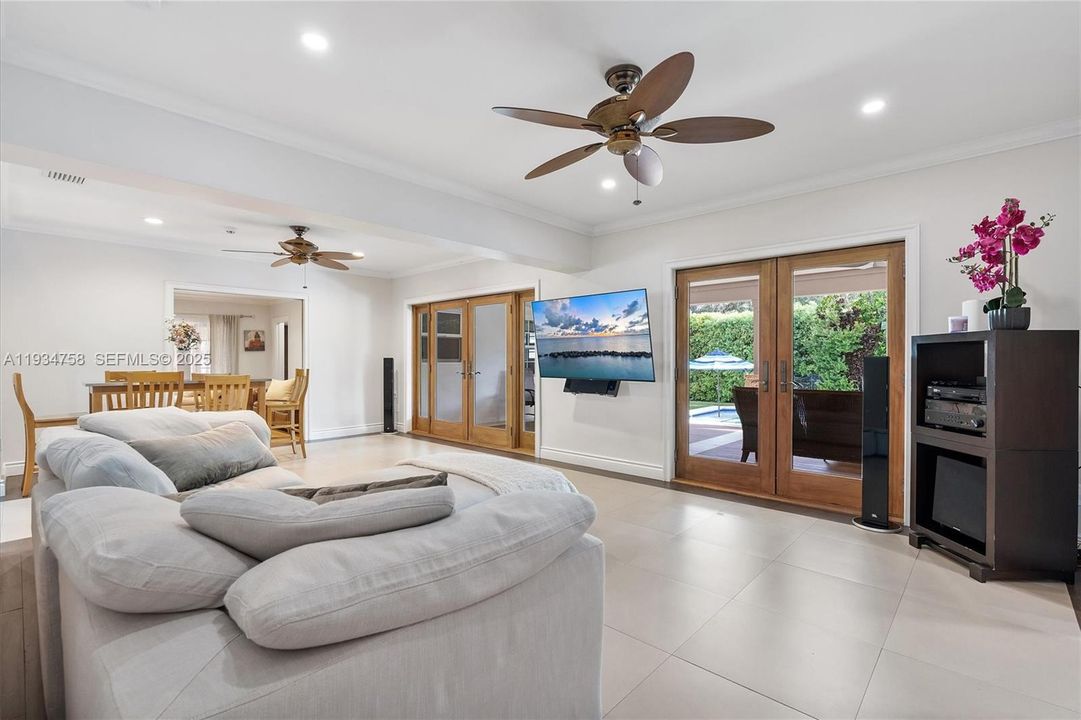 На продажу: $2,000,000 (5 спален, 4 ванн, 2770 Квадратных фут)