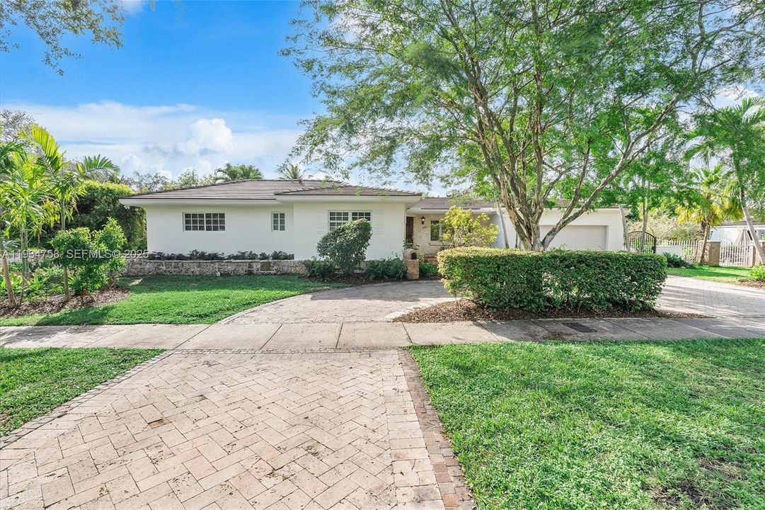 На продажу: $2,000,000 (5 спален, 4 ванн, 2770 Квадратных фут)