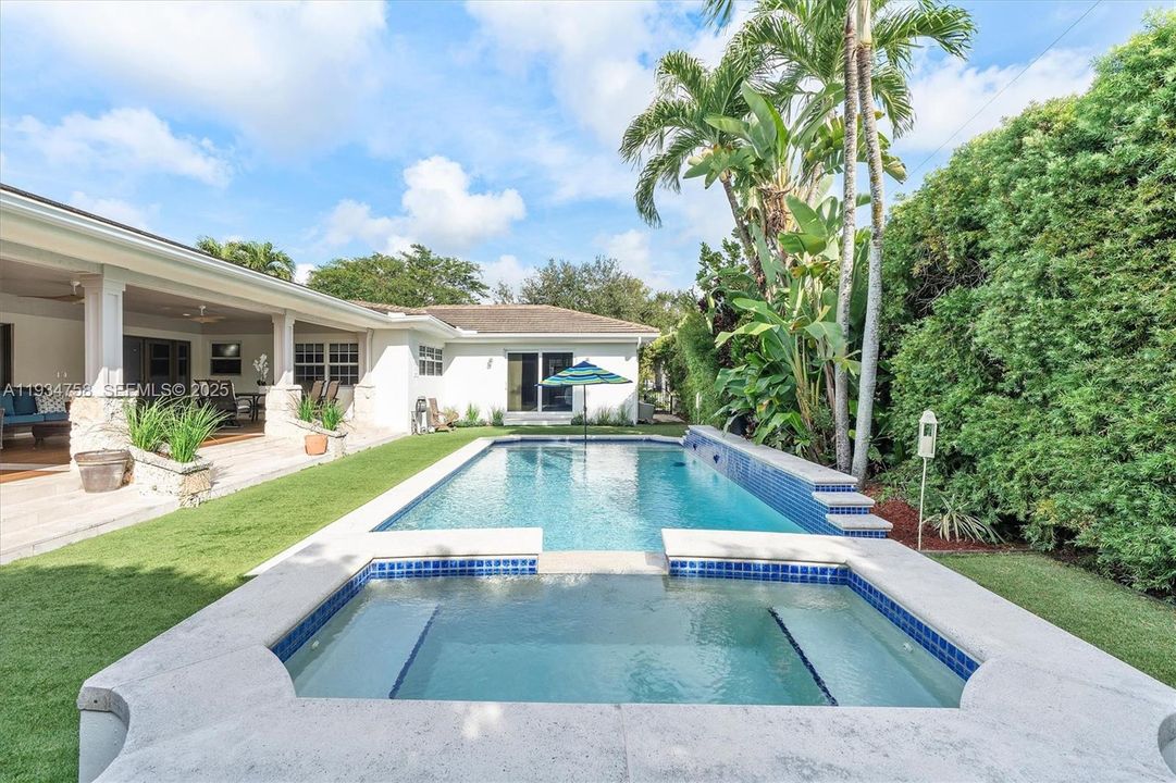 На продажу: $2,000,000 (5 спален, 4 ванн, 2770 Квадратных фут)