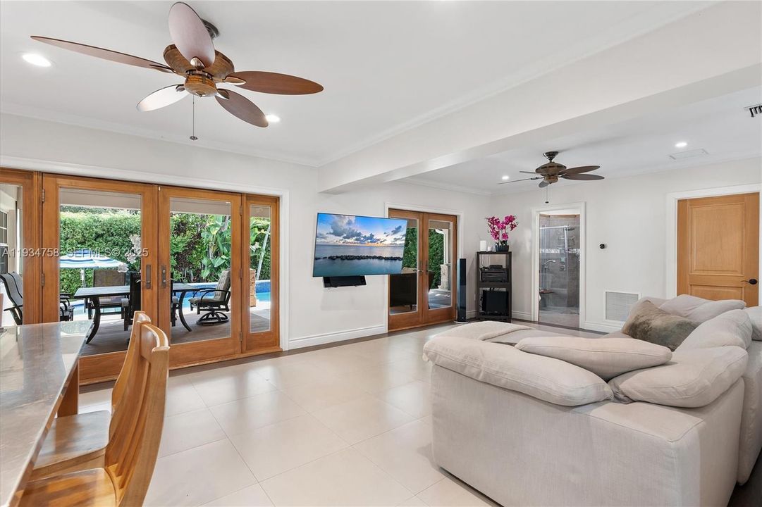 На продажу: $2,000,000 (5 спален, 4 ванн, 2770 Квадратных фут)